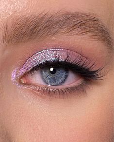 Subtle Hoco Makeup, Makeup Trends Spring 2024, Simple Purple Eyeshadow Looks Natural, Purple Makeup Blue Eyes, Soft Purple Eye Makeup Natural, Homecoming Makeup Purple, Purple Sparkly Makeup, Enchanted Makeup Looks, Light Purple Eye Makeup