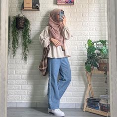 Fashion Hijab Style, Hijab Inspiration, Outfit Korean Style, Muslimah Outfit, Hijab Fashionista, Muslim Outfits Casual, Muslim Fashion Hijab Outfits, Fashion Top Outfits, Muslim Fashion Hijab