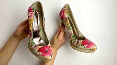 Beautiful floral Y2K woman's heels on small platform. Tag: UNI city code Size: 38 Heel: 12 cm inner sole: 25 cm Sole width: 7.5 cm *rounded toe. Condition: good condition, as in pictures. sturdy heels.  Shipping worldwide! Always A+ priority with a tracking code. Order handling time 1-3 working days. Shipping via post 1-30 working days. If you have any questions - feel free to ask! PLEASE PROVIDE PHONE NUMBER WHEN ORDERING. Floral Print Flower Heels For Spring, Spring Floral Print High Heels, Spring Floral Print Fabric Heels, Heels Floral, Spring Feeling, Flower Heels, Heel Shoes, Floral Fabric, Platform Heels