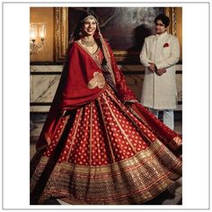 Lehenga Frock, Front Open Gown, Sabyasachi Lehenga Bridal, Pakistani Bridal Dress, Sabyasachi Bride, Bridal Dupatta, Sabyasachi Lehenga