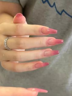 Punk Ombre Nails, Nail Aethstetic, Quince Nails Medium Length, Nude To Pink Ombre Nails, Degrade Nails Ombre, Ombre Nails Designs Ideas, Nails Degrade Colores, Ombre French Nails Color, Colored Ombre Nails