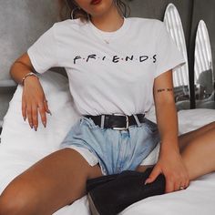 Look Short Jeans, Followers Instagram, T Shirt Branca, Hot Outside, 90's Fashion, 1k Followers, Fashion Quotes