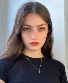 Zoia Mossour Aesthetic, Zoia Mossour, Classic Makeup, French Girl