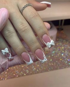 Short Hello Kitty Nails, Hello Kitty Nails Short, Baddie Nails Short, Bow Nail Designs, Nails Sets, Pink Tip Nails, Kitty Nails, Band Nails, Girly Acrylic