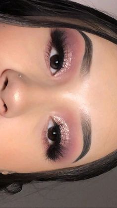 Rose Gold Makeup Looks, Gold Makeup Looks, Rose Gold Makeup, Pink Eye Makeup, Pink Eye