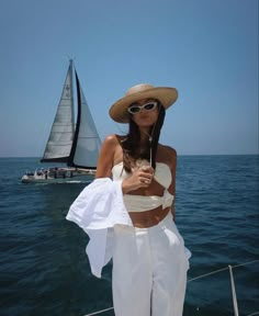 Italian Summer Outfits, Cute Vacation Outfits, Summer Holiday Outfits, European Summer Outfits, Vacay Outfits, Euro Summer, Italian Summer, Beach Poses, Summer Photos