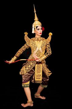 Khmer Fashion, Khmer Culture, Stairs Architecture, Classical Dance, Indian Dance, Thai Dress, East Asian, Ancient Jewelry, Dance Art