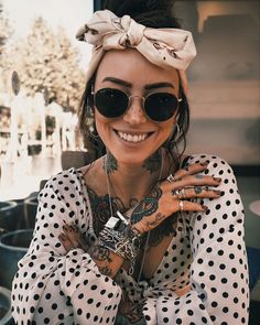 Xena Glg Tattoo Girl Outfit, Woman With Tattoos, Nice Smile, Tattoo Girl, Mode Boho, Tattoo Life, Bandana Hairstyles