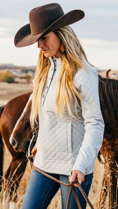 Luxury Lifestyle Women, Country Shirts, Cowgirl Outfits, Fashion Mistakes, Feminine Design, Equestrian Style, Perfect Woman, Style Mistakes, Elegant Outfit