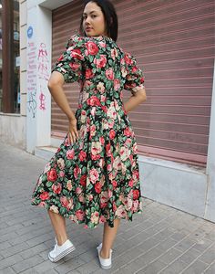 Floral midi dress in black and pink. Round neckline. Half sleeves. Size M. EU 38-42 / UK 10-14 Measurements: 36"/ 91cm bust - 34" / 86cm waist - 62" / 157cm hips - 16.5" / 42cm sleeve length - 46" / 117cm dress length. Condition - Excellent. Material - Cotton. Sustainability - Vintage. Handpicked, repaired and ready to wear. This is an original vintage item, not new and minor signs of wear and age are expected, we will highlight any major flaws. Model is a UK 6/8 and 5'7" tall Black Knee-length Floral Dress For Garden Party, Black Knee-length Dress For Garden Party, Black Short Sleeve Dress For Garden Party, Black Midi Dress For Garden Party, Black Floral Print Short Sleeve Midi Dress, Black Floral Print Midi Dress With Short Sleeves, Black Short Sleeve Midi Dress With Floral Print, Pink Short Sleeve Midi Dress For Casual Wear, Pink Short Sleeve Midi Dress For Casual Occasions