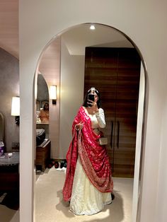 Navratri Lehenga Ideas, Lengha Pose Ideas, Poses In Lenghas, Navratri Saree Look, Lehenga Photo Ideas, Lehenga Aesthetic Poses, Aesthetic Navratri Outfits, Lehenga Poses Photography, Lahenga Pose