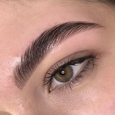 Curso laminado de cejas / Eyebrow lamination course Grow Eyebrows Thicker, Straight Eyebrows, Skin Aesthetics, Thick Brows, Permanent Makeup Eyebrows, Beauty Lash, Thick Eyebrows, Brow Lift