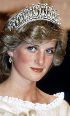 the princess of wales wearing her tiara at an official event in england on july 29,