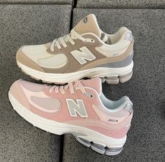 Y2k New Balance Shoes, Girly New Balance, New Balance Pink Sneakers, Apperal Fashion, Stone Pink New Balance, Kicks Shoes, Set Ideas