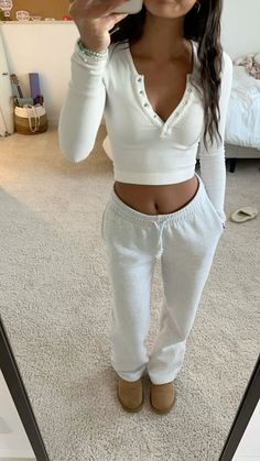 sweatpants, white shirt, #comfy #aesthetic #trendy Cute Lounge Outfits, Cooler Look, Cute Comfy Outfits