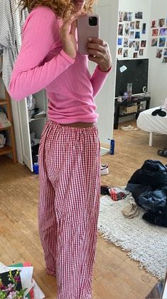 Spring Copenhagen Style, Copenhagen Spring Style, Winter Copenhagen Style, Comfy Dinner Outfit, Casual Dress Aesthetic, Copenhagen Style Spring, Maxi Dress Aesthetic, Cph Style, Y2k Trousers