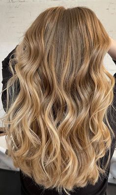 Ashy Honey Blonde Hair, Lowlights For Dark Blonde Hair, Dark Dirty Blonde Hair With Highlights, Golden Blonde Hair With Dark Roots, Ashy Dirty Blonde Hair, Dirty Blonde Balayage Dark Roots, Subtle Highlights For Dirty Blonde Hair, Dark Dirty Blonde, Warm Golden Blonde Hair