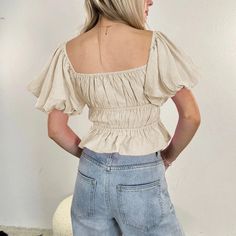 Square neck / Off the shoulder Puff short sleeves Ruffled hem Cropped design Pleated Shirt, Cropped Blouse, Pleated Blouse, Top Shirt Women, Cute Blouses, Hipster Fashion, Woven Top, Girly Fashion, Crop Blouse