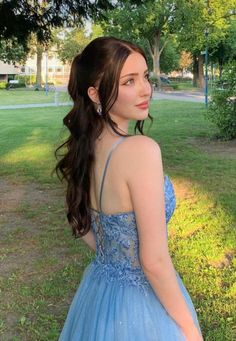 Prom Dresses Long Blue, Girls Foto, Casual College Outfits, Tulle Sleeves, Long Prom Dresses, Gowns Of Elegance, Girls Dpz, Formal Evening Dresses, Prom Dresses Long