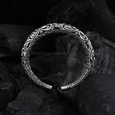 We offer only the finest silver jewelry in our collection. Material - Pure 92.5 Solid Sterling Silver Purity - 100% Genuine 925 Silver Size - 2.5 Inches (Inner Diameter) Weight - 41.5 Gram Approx. Stamped 925 *Free Standard Shipping Worldwide* Payment Policy :- We accept payment through PayPal. All payments must be made within 7 days of purchase. If you are experiencing some difficulty in paying through PayPal and need additional time, please  contact us. Shipping Policy :- All United States par Fine Silver Jewelry, Sterling Silver Bangles, Ethnic Jewelry, Silver Bangles, Bangle Bracelets, 925 Silver, Jewelry Bracelets, Bangles, Bracelet