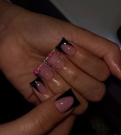 Cute Short Acrylic Nails Square Black, Dunk Nail Ideas, Black Birthday Nails Short, Black Short Duck Nails, Black Short Acrylics, Freestyle Short Nails, Short Pink Nails Acrylic, Cute Square Acrylic Nails, Simple Bling Nails