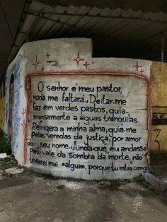 a sign on the side of a building that says, o semp e meu pastora