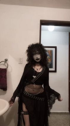 Traditional goth girl Spiritual Goth Aesthetic, Goth Woman Outfit, Goth Women Fashion, Gothic Fashion Black Women, Goth Outfit Women, Trad Goth Black Women, Afro Goth Outfits, Goth Outfits Black Women, Black Goth Women