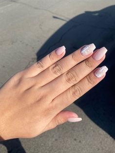 Light Pink Nails With Snowflakes, Pink Snowflake Nails Short, Light Pink Snowflake Nails, Christmas Nails Light Pink, Pink And White Snowflake Nails, Coffin Snowflake Nails, Pink Nails With Snowflakes, Winter Coffin Acrylic Nails, Snow Flake Nails Acrylics