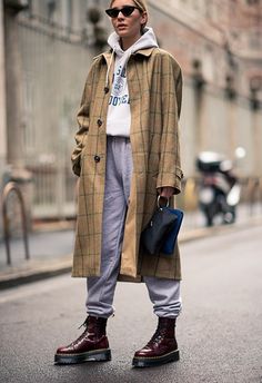 Gigi Hadid Streetstyle, Fall Fashion Coats, Milan Fashion Week Street Style, Cooler Style, Model Street Style, Street Style Edgy, The Best Street Style, Milan Fashion Weeks