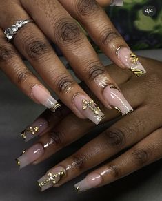 Cute Dainty Acrylic Nails, Acrylic Nail Designs Gold Flakes, Prom Emerald Green Nails, Gold Chrome Heart Nails, Gold Charms Nails, Gold Themed Nails, Gold Nails With Charms, Gold Nails With Gems, Metallic Nails Gold