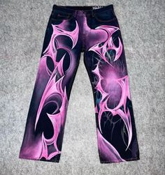 Hand Painted Jeans Diy Ideas, Custom Pants Paint, Pants Painting Ideas, Art On Pants, Hand Painted Pants, Airbrush Clothes, Flame Pants, Painted Pants, Painted Clothes Diy