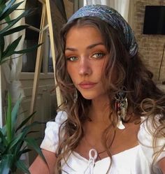 Matte Make Up, Natural Face Cleanser, Hair Scarf Styles, Cindy Kimberly, Bandana Hairstyles, Grunge Hair, Aesthetic Hair, 70s Fashion, Scarf Hairstyles