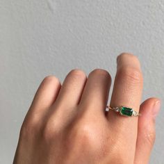 Art Deco Oval Diamond Ring Emerald Bezel Ring, Green Sapphire Necklace, Emerald Engagement Ring Green, Diamond Mirror, Blue Sapphire Necklace, Oval Diamond Ring, Green Stone Rings, Braided Ring, Bezel Ring