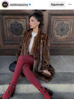 Red Fur Coat Outfit, New York Aesthetic Outfits Winter, Red Dress Christmas Outfit, Long Fur Coat Outfit, Red Nails Winter, Red Nails Aesthetic, Red Nails Inspo, Rashan Mh, Fur Coat Outfits