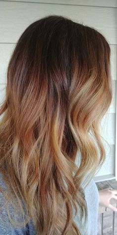 Caramel Roots Blonde Ends, Shadow Root Caramel Balayage, Shadow Root Caramel Blonde, Honey Blond Dark Roots, Caramel Root Smudge, Basic Highlights Hair, Root Melt Brunette To Caramel, Caramel Honey Balayage, Rooty Balayage