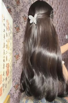 1940s Hair, 1940s Hairstyles, Hair Necklace, Dryer Brush, Hair Dryer Brush, Glossy Hair, Hairstyle Look, Beautiful Long Hair