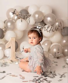 Babygirl First Birthday Photoshoot, Photoshoot For 1 Year Baby, One Year Old Birthday Photoshoot At Home, 1st Birthday Girl Photosession, 1year Baby Girl Photoshooting Ideas, Baby First Photoshoot, First Birthday Photo Shoot Ideas At Home, Baby Girl Birthday Photoshooting