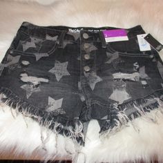 New With Tags! Frayed Jean Shorts Super Cute Mossimo Denim Star, Fringe, Exterior Button Fly, High Rise, Distressed Denim Short. Printed High Waisted Denim Shorts. Jorts 99% Cotton 1% Spandex Tag Says Super Stretch. Light Grey Stars With Dark Grey Background. Size 6/28 I Think These Fit Like A Size 4 (Very Small Waist) Listing As Size 4 & 6 And 26 & 27 Approx 14.25" Waist (Flat Lay) 2" Inseam (Not Including Fringe) 9.5" Rise. Elevated Basic! Boho / Bohemian Vintage Style Retro Style Ethnic Style Trendy Cutoff Shorts With Buttons, Trendy Shorts With Button Closure, Trendy High-waisted Buttoned Jean Shorts, Trendy High-waisted Shorts With Buttons, Trendy High-waisted Jean Shorts With Button Closure, Trendy High Rise Shorts With Button Closure, Jean Shorts With Buttons For Summer, Trendy High Rise Jean Shorts With Buttons, Trendy High Rise Jean Shorts With Button Closure