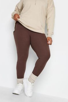 Shop YOURS Curve Chocolate Brown Ribbed Leggings at Yours Clothing. Discover women’s plus size clothing in sizes 10-36 with fast delivery. Plus Size Lounge Wear Outfit, Brown Leggings Outfit, Elegant Wedding Guest Dress, Brown Leggings, Basic Leggings, Curve Fashion, Legging Outfits, Plus Swimwear, Next Fashion