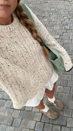 Cute Fall/Winter Boston Clogs Surfergirl Style, Boston Clogs, Hilarious Tweets, Skandinavian Fashion, Gen Z, Winter Trends, Outfit Inspo Fall, Mode Inspiration, Cozy Fall