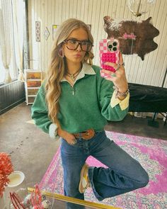 Styling Western Outfits, Winter Outfits Country Style, Yallternative Winter Outfits, Winter Stock Show Outfit, Farmer Fashion Woman, Vintage Country Fashion, Daily Country Outfits, South Western Outfits Women, Christmas School Fits