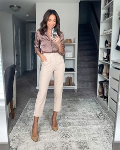 Beige Work Pants, Beige Pants Outfit For Women, Beige Pants Outfit Office, Beige Formal Pants Outfit Women, Greige Pants Outfit, Beige Pants Office Outfit, Work Outfit Beige Pants, Cream Trousers Work Outfit, Business Casual Tan Pants