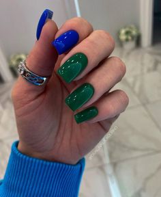 Green And Navy Blue Nails, Dark Blue And Green Nails, Green Blue Nails, Two Color Nails, Coral Nails With Design, Ongles Bling Bling, Trending Nail Art, Nagellack Trends, Fall Nail Trends