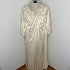 Vintage 80s Olga Bodysilk Cream Nylon Lace Nightgown Peignoir Lingerie Set Made In Usa Size M, Chest 38", Length 55" Good Condition- Smal Pin Hole On Front Of Gown- See Photos Lace Nightgown, Pin Hole, Lingerie Set, Night Gown, Women's Intimates, Made In Usa, Lingerie, Cream, Lace