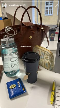 Budget Book Ideas, Corporate Girl, Studera Motivation, Healthy Budget, 10 November, Inside My Bag, Budget Book, Handbag Essentials, Uni Life