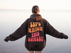 Sweatshirt Quotes Aesthetic, Sweatshirt Quotes, Sunset Hoodie, Happy Sweatshirt, Clothing Oversized, Aesthetic Sweaters, Aesthetic Sweatshirt, Sweatshirt Aesthetic