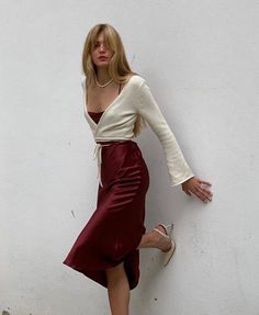 Neue Outfits, Trik Fotografi, Satin Skirt, 가을 패션, Mode Vintage, Looks Style, Mode Inspiration