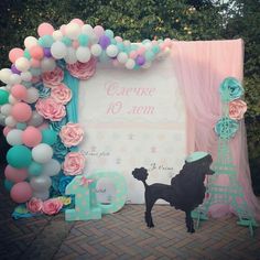 Birthday Themes Sweet 16, Themes Sweet 16, Sweet 16 Photo, Deco Ballon, Paris Theme Party, Paris Birthday, Diy Balloon Decorations, Photo Booths, Birthday Themes