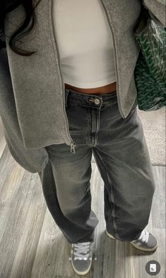 Grey Jeans Outfit, Outfit Campus, Grey Sweater Outfit, Elegantes Outfit Damen, Campus Outfit, Looks Pinterest, Mode Zara, Foto Tips, Outfit Jeans