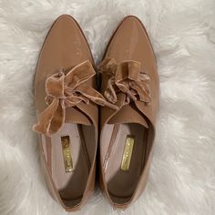 Chic Oxford Shoes For Women. The Velvet Lace Can Be Replace By A Regualar Lace According To Your Prefence. Brown Flats With Flat Heel For Party, Brown Pointed Toe Flats For Party, Brown Flat Heel Party Flats, Brown Party Flats, Womens Oxford Shoes, Oxford Shoes For Women, Mules Shoes Flat, Cheetah Print Flats, Lace Oxfords